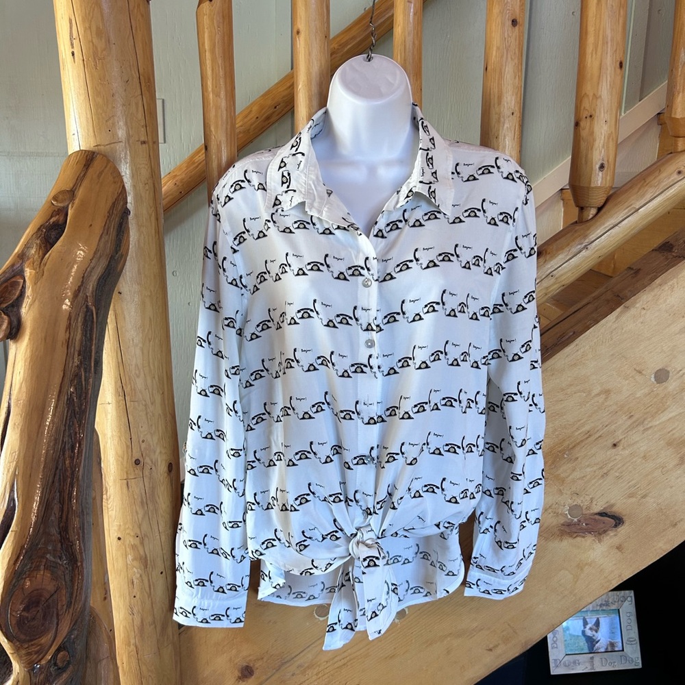 Jane & Delancey Telephone Novelty Print Bonjour Black and White Blouse - Picture 4 of 10